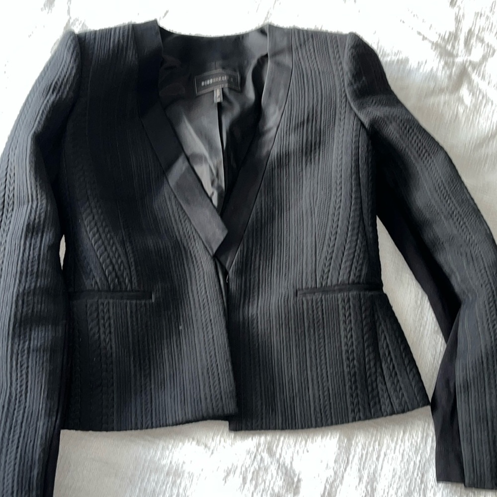 BCBGMAXAZRIA Black Blazer
(Used)..